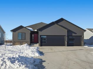 6137 68th St S, Fargo, ND 58104