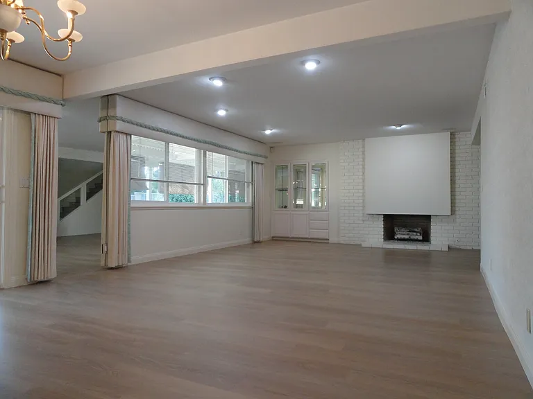 1100 La Senda Dr #A — Photo 2