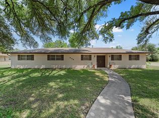 524 E Avenue D, Rosebud, TX 76570