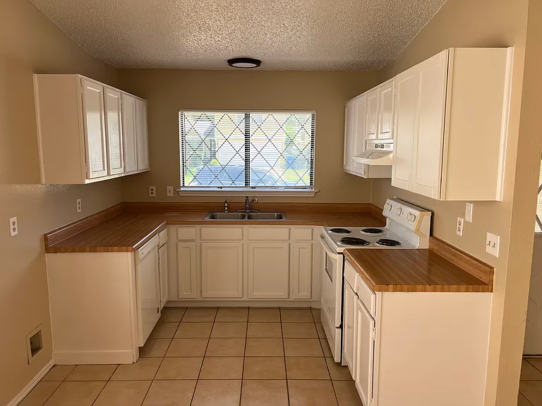 9446 Valley Rdg — Photo 8