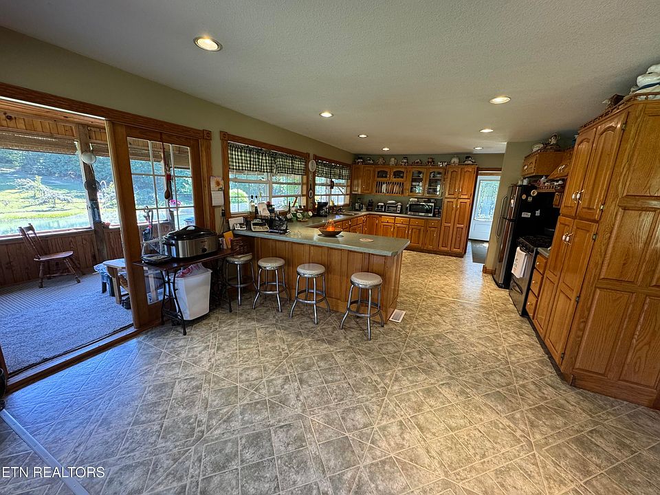 22nd image of 439 Elvira Ln