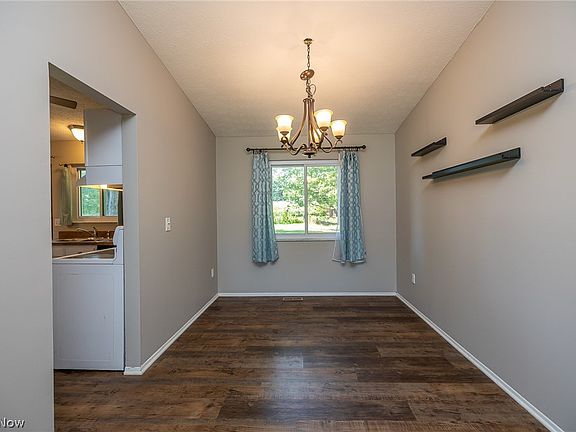 5th image of 18224 Walnut Dr
