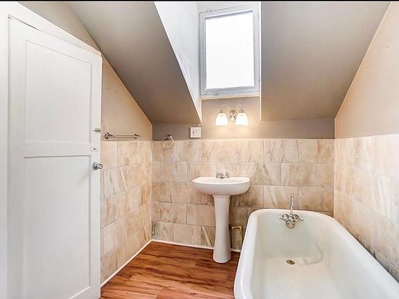 5th image of 1624 Powers St