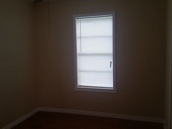 5th image of 1821 N Edgewood Ter