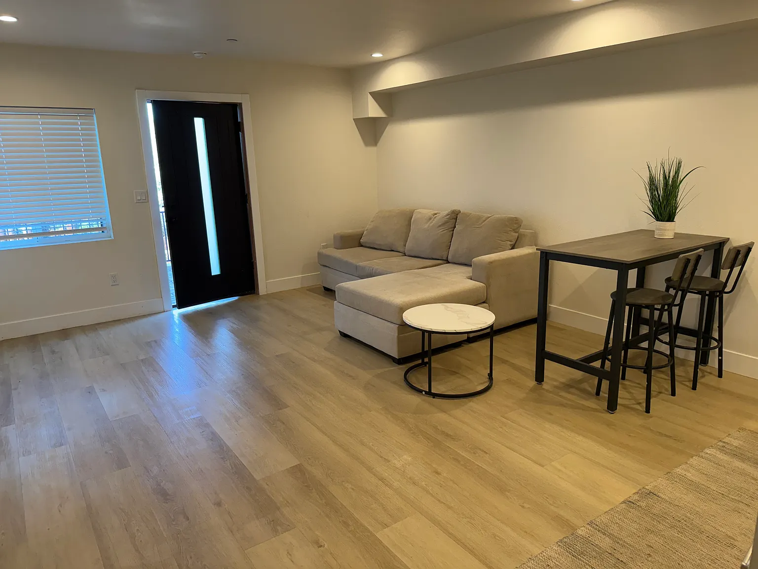 Studio, 460 sqft, $1,850 — Photo 3