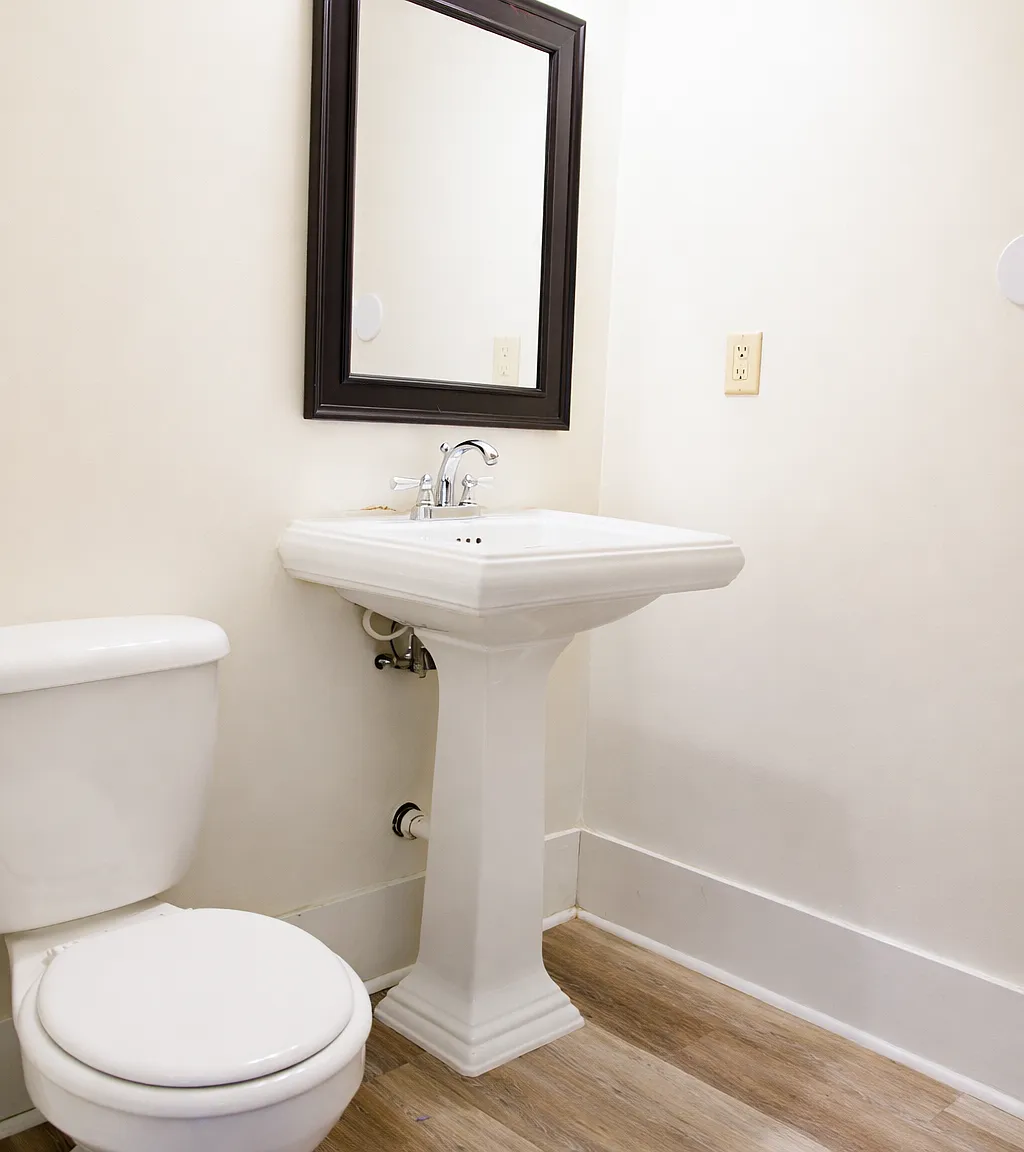 10 bed, 5612 sqft, $500 — Photo 3