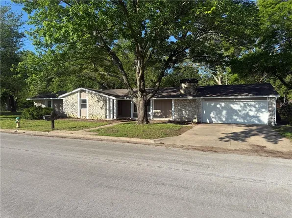 2409 Edgevale Dr, Coffeyville, KS 67337