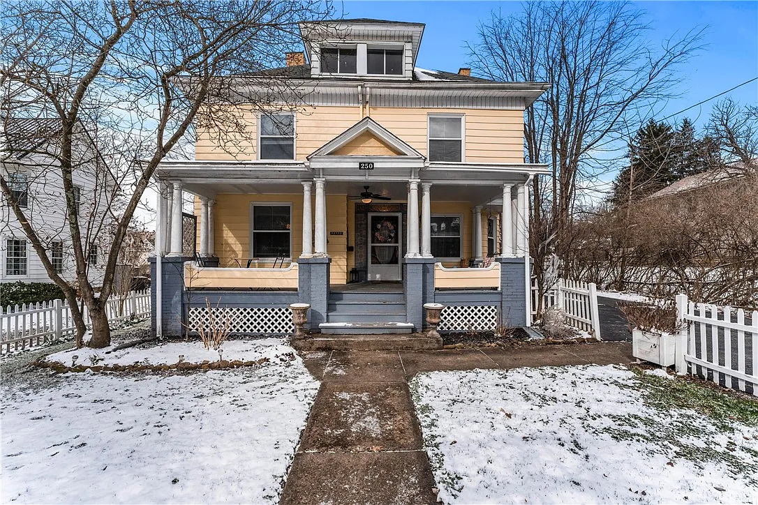 250 S New Castle St photo 1