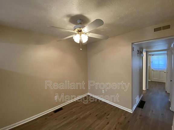 5th image of 1840 Chatsworth Dr
