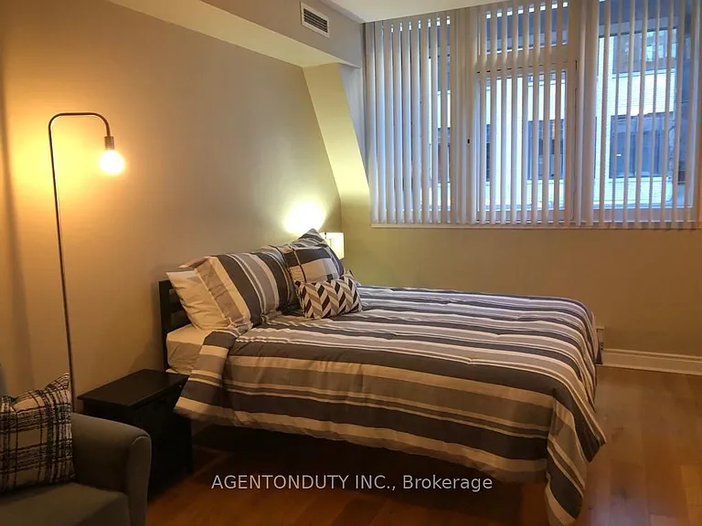 73 Richmond St W #404 — Photo 9