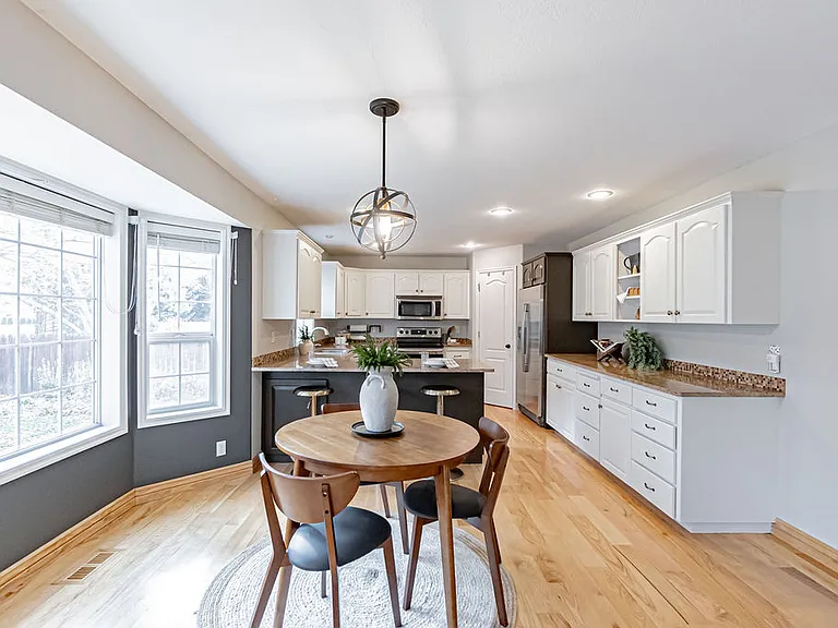 3915 Woodhaven Ln — Photo 9
