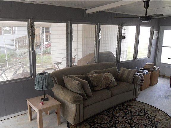 3rd image of 48 Pine Aire Cir