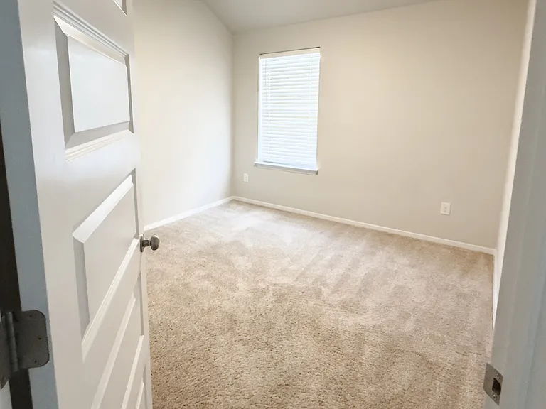 139 Lyndon Dr — Photo 21