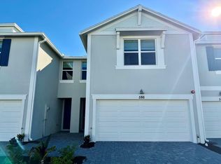 586 Salisbury Cir, Fort Pierce, FL 34982