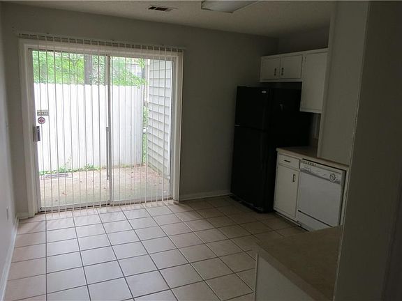 3rd image of 4106 Hawthorne Cir SE #2B
