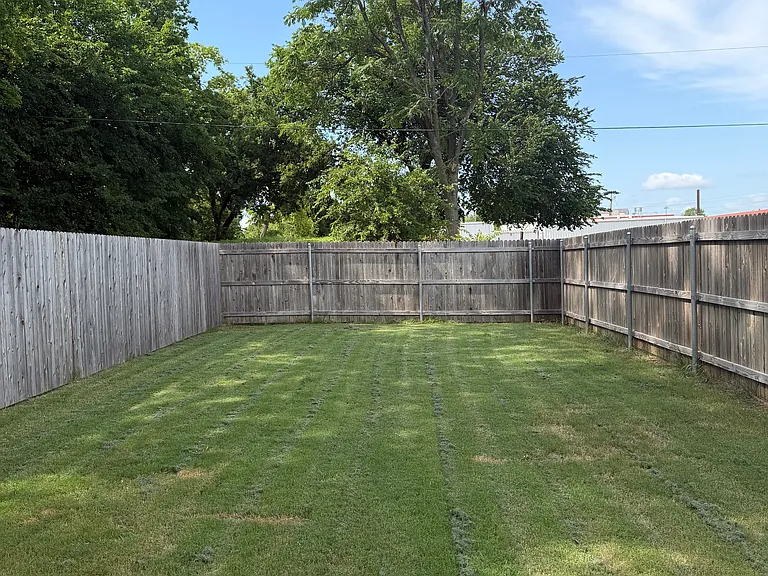 315 SW 13th St — Photo 17