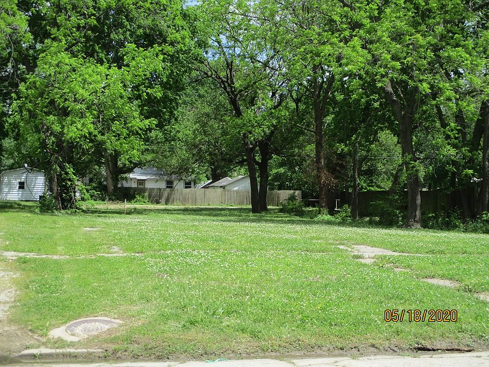2nd image of 124 N 8th St