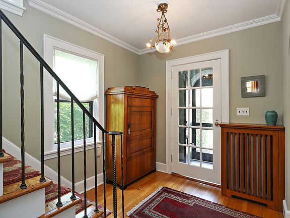 5th image of 172 Larchmont Ave