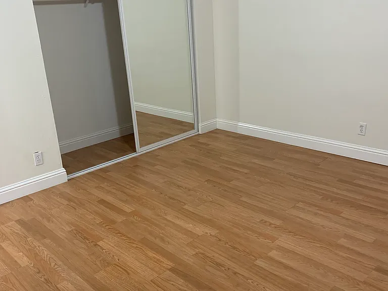 875 University Ave — Photo 5