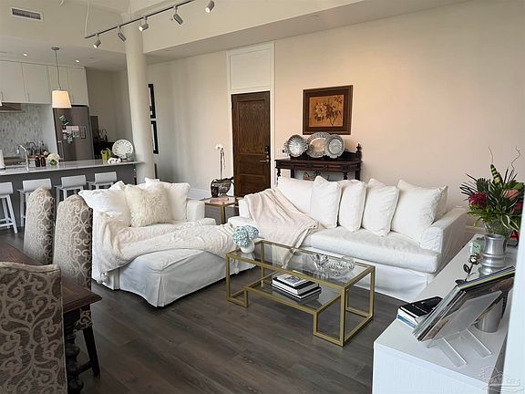 2nd image of 17 S Palafox Pl #208