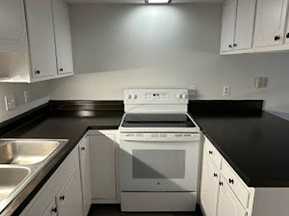 3rd image of 880 Parkview Ave APT 41F