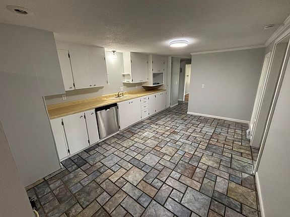 2nd image of 9 Avenue