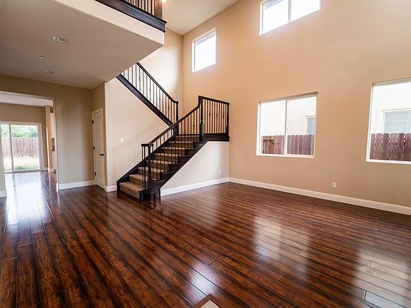 2nd image of 1660 Oak Park Dr