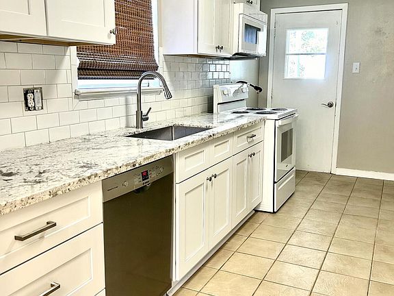 4th image of 211 Woodland Cir