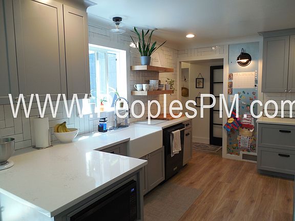 3rd image of 1110 5th St NE