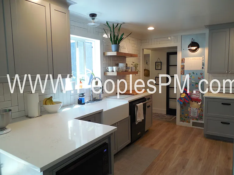 1110 5th St NE — Photo 3