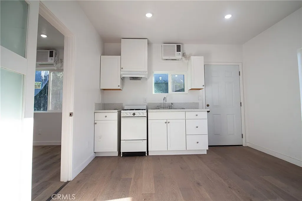 1 bed, 575 sqft, $1,800 — Photo 3