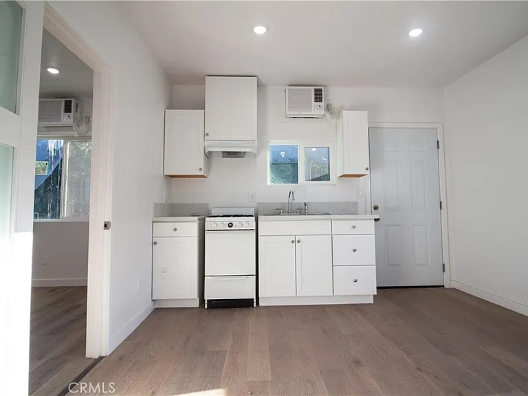 432 S Saint Louis St — Photo 3
