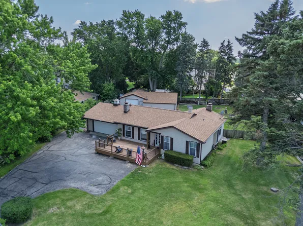 4437 Richmond Rd, Ringwood, IL 60072