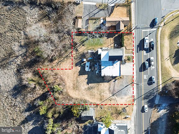 2nd image of 606 W Ocean Heights Ave