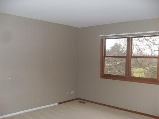 3rd image of 890 Glenmore Ct