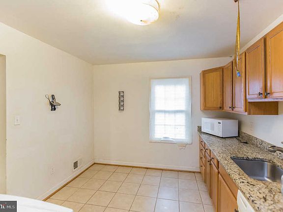 5th image of 2859 Gloucester Ct