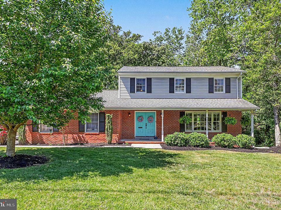 1st image of 301 Greenwood Dr