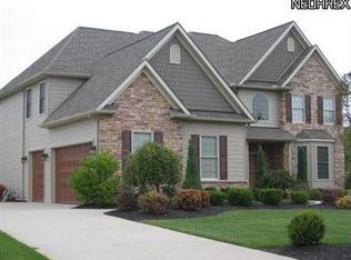 33602 Hawkesbury Ct, Avon, OH 44011