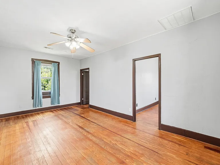 511 W Schirmer St #2F — Photo 13