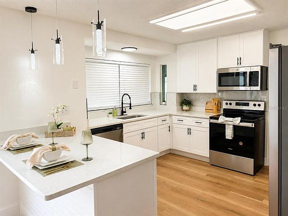 3rd image of 4401 MADERIA AVENUE