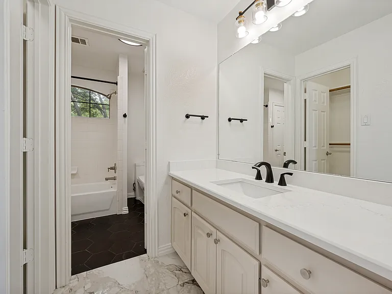 1419 Biltmore Ct — Photo 12
