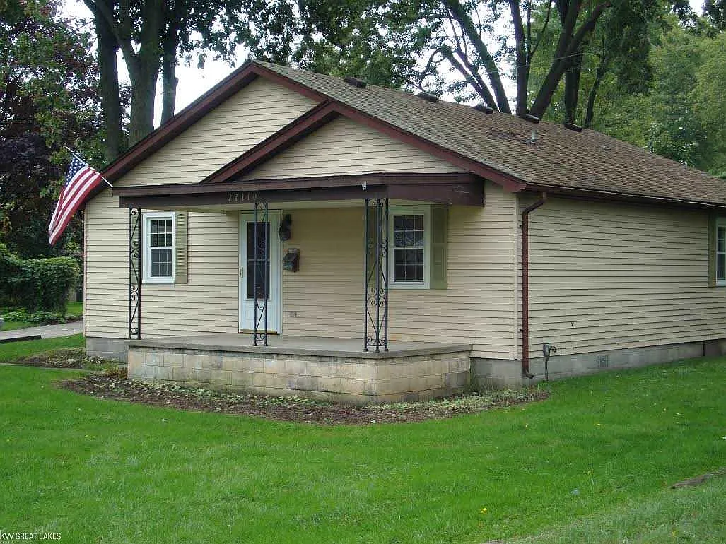 27110 Earl St photo 1