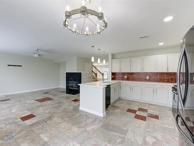 9611 Lasbury Dr — Photo 3