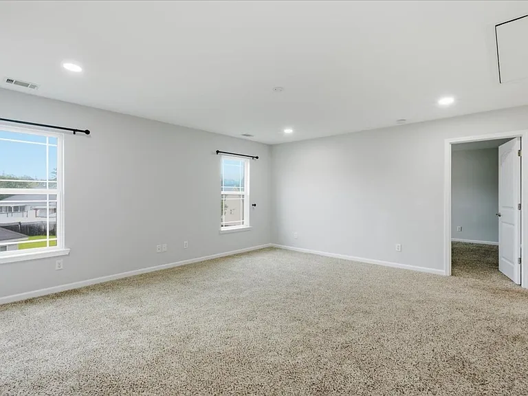 8 Woods Way — Photo 3