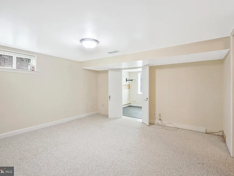 7030 Donna Cir — Photo 21