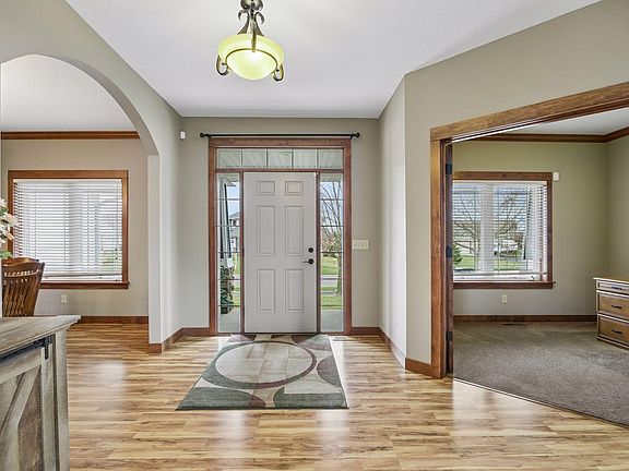 5th image of 16381 Wintergreen St NW