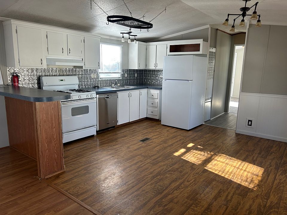 1st image of 3000 Tuttle Creek Blvd #417