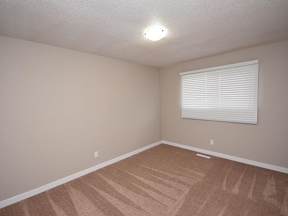 4th image of 13527 70th St NW