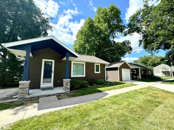 1407 S Shore Dr, Clear Lake, IA 50428