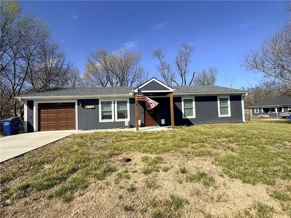 402 S Mill St, Strasburg, MO 64090